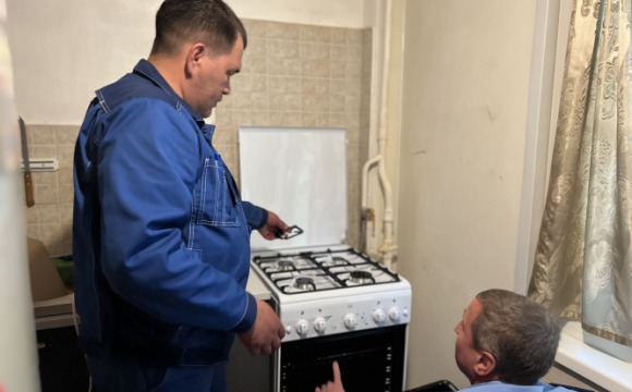 В Красногорске матери военнослужащего СВО заменили кухонную плиту