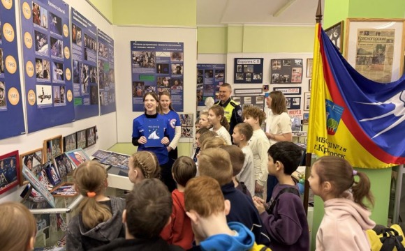 О покорении космоса и порядке на дорогах: госавтоинспекторы Красногорска провели экскурсию для школьников