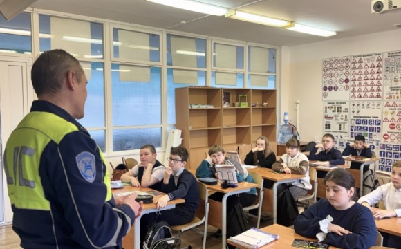 СОТРУДНИКИ ПОДМОСКОВНОЙ ГОСАВТОИНСПЕКЦИИ НАПОМНИЛИ ШКОЛЬНИКАМ ПРАВИЛА БЕЗОПАСНОСТИ НА ДОРОГАХ