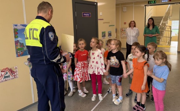 Увлекательный урок безопасности: дошкольники Красногорска осваивают правила дорожного движения