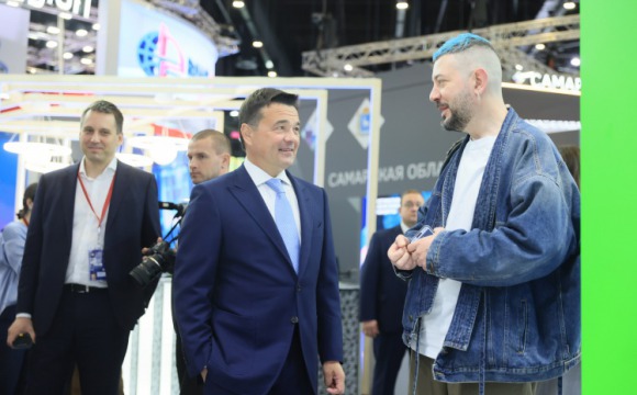 Артемий Лебедев представил Андрею Воробьеву новый логотип «Добродела»