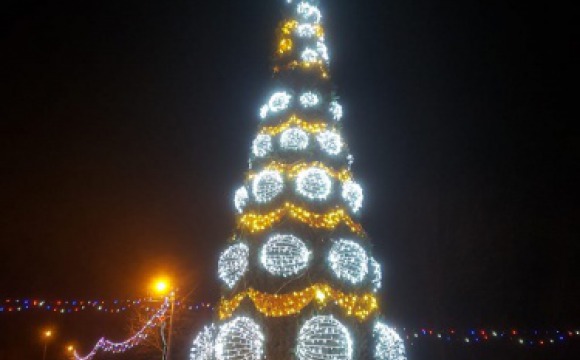 В Красногорске продолжается эстафета зажжения новогодних елей