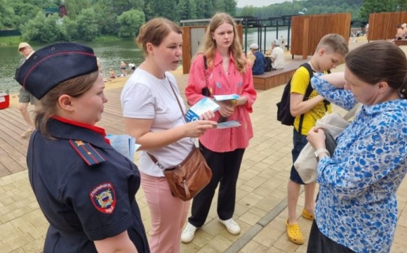 В Красногорске сотрудница полиции провела акцию «Безопасное лето»