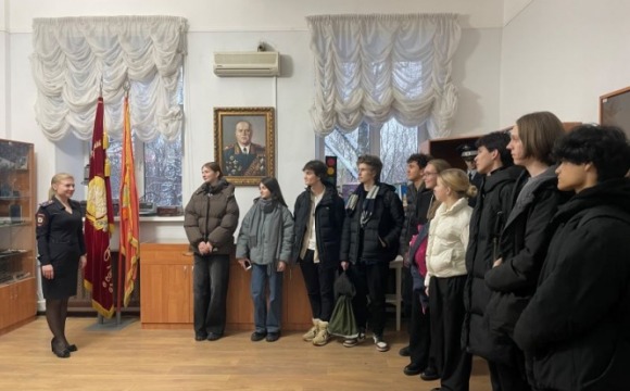 В Красногорске полицейские провели экскурсию для школьников местных школ