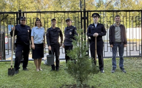 В Красногорске сотрудники полиции и общественник приняли участие в акции «Лес Победы»