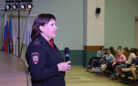 В Красногорске полицейские провели профилактическую беседу в пришкольном летнем лагере