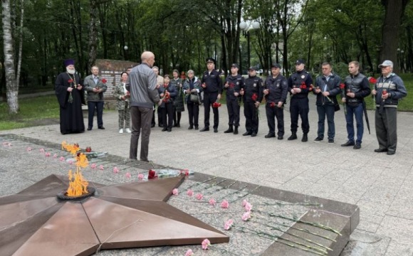 В Красногорске полицейские и общественники приняли участие во Всероссийской патриотической акции «Свеча памяти»