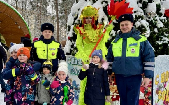 В Подмосковье автоинспекторы и юные участники дорожного движения написали письма Деду Морозу