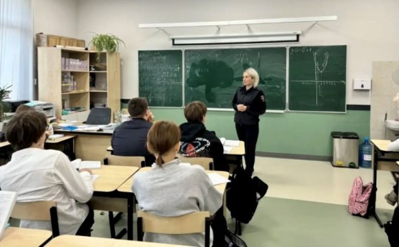 В Красногорске полицейский провела профилактические беседы со школьниками