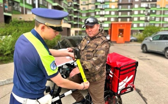 Госавтоинспекторы в Красногорске провели профилактические беседы с курьерами