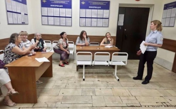 В Красногорске заместитель начальника отдела по вопросам миграции УМВД провела рабочую встречу