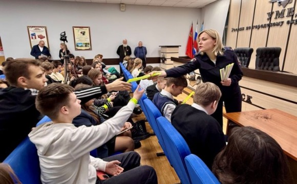 Полицейские и общественник в Красногорске провели акцию «Один день с полицией»
