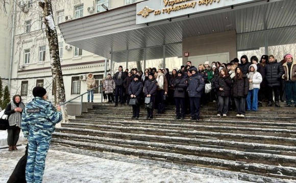 В Красногорске полицейские, общественник и представители Московского Университета МВД России имени В.Я. Кикотя присоединились к акции «Студенческий «десант»
