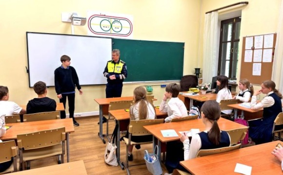 Госавтоинспектор в Красногорске провел беседы с воспитанниками гимназии