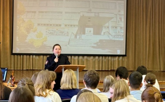 В Красногорске сотрудница полиции провела профилактические беседы со школьниками