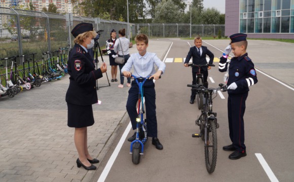 В красногорской школе «Мозаика» открылся велогородок и кабинет безопасности