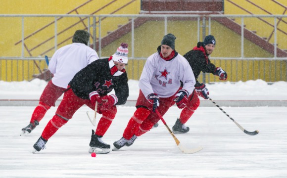 Спортсмены ХК «ЦСКА» провели необычную тренировку на льду «Зоркого»
