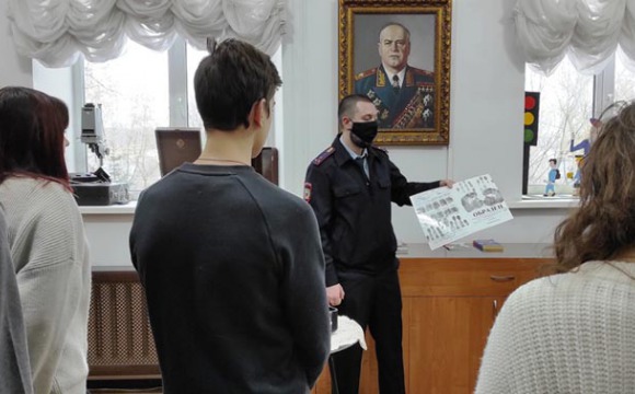 Сотрудники УМВД России по г.о. Красногорск провели акцию «Профессия-полицейский»