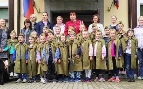 В Красногорске полицейские-кинологи провели встречу  с воспитанниками детского сада