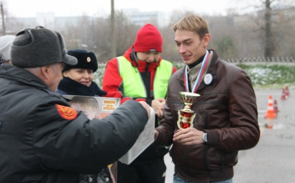 На «Красногорском вираже» встретились автолюбители и профессионалы