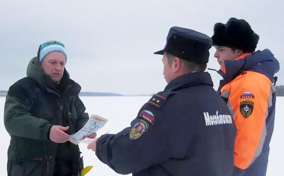 В связи с потеплением в Московской области ведется работа по профилактике несчастных случаев на льду