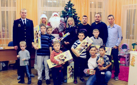 В Красногорске полицейские присоединились к акции «Полицейский Дед Мороз»