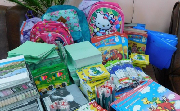 Более 200 детей собрали в школу в Красногорске