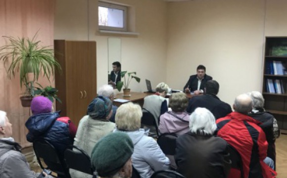 Начальник территориального управления Нахабино провел встречу с жителями улицы Парковой