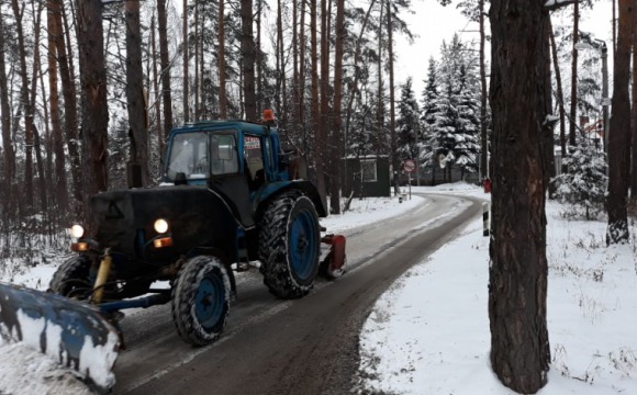 В уборке снега в Красногорске задействовано порядка ста единиц техники