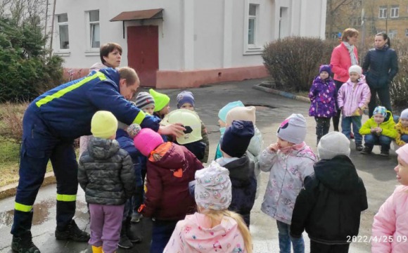 Спасатели МКУ «ЕДДС Красногорск» провели ознакомительное занятие с воспитанниками детского сада № 32