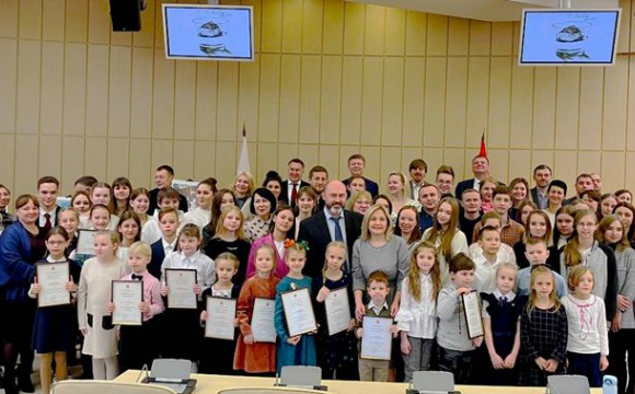 Юные жители Московской области получили награды за лучшие рисунки в сфере ЖКХ