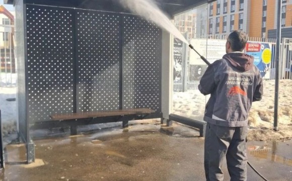 В Красногорске продолжаются работы по приведению в порядок остановочных павильонов и подготовке их к весенне-летнему сезону