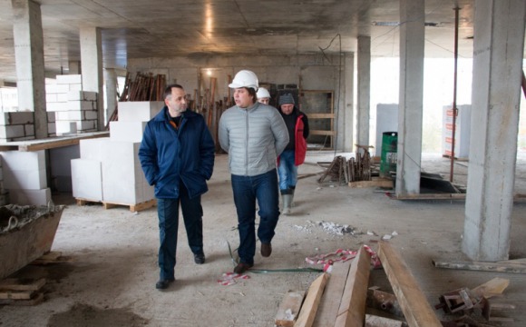 Глава Красногорского района проинспектировал ход строительства детского сада в г.п. Нахабино