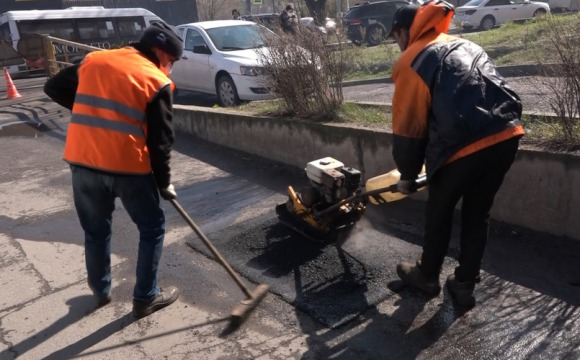 В Красногорске продолжается ямочный ремонт дорог