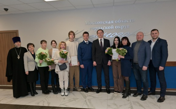Дмитрий Волков вручил сертификаты на получение жилья детям – сиротам