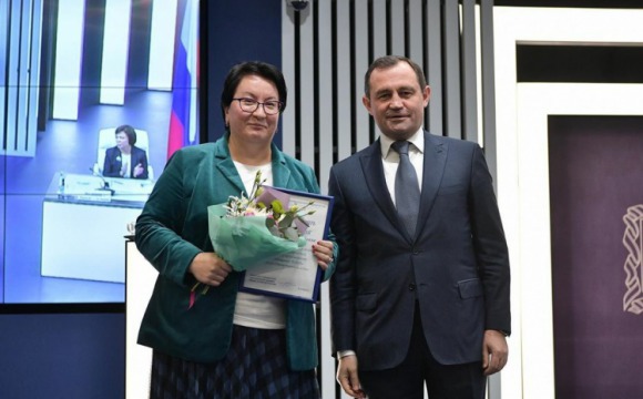 Эльмире Хаймурзиной вручили благодарность за реализацию мероприятий к 75-летию Великой Победы