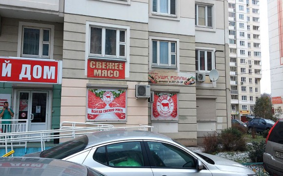 УК убрала рекламные вывески на доме в Красногорске