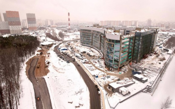 Подъездную дорогу к новой детской областной больнице строят в Красногорске
