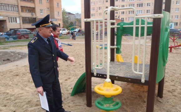 Госадмтехнадзор и «Молодая Гвардия» проверили детские площадки в Ногинске