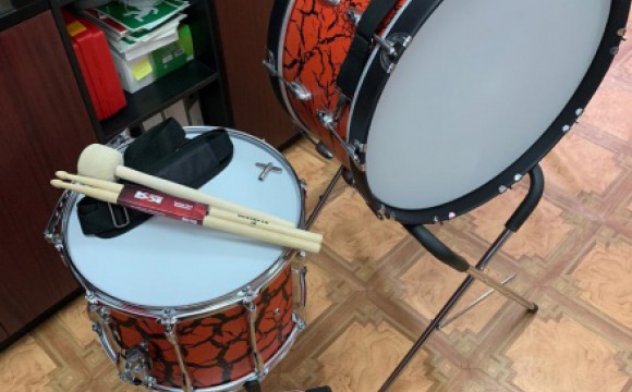 Красногорской школе искусств передали набор барабанов