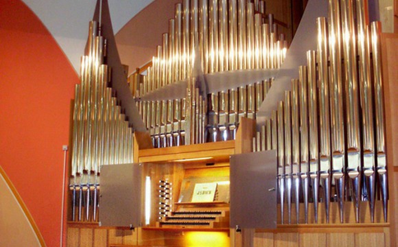 В хоровой школе «Алые паруса» прошел органный концерт 
