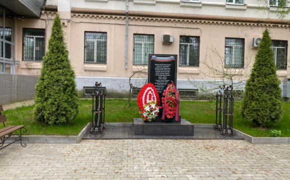 Обновленный мемориал погибшим полицейским находится по новому адресу