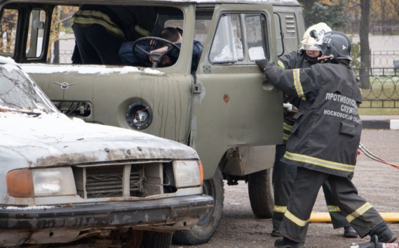 Красногорские противопожарно-спасательные подразделения провели тренировку в рамках месячника по Гражданской обороне
