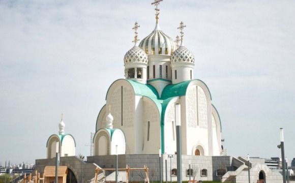 В Подмосковье возобновляется доступ верующих в храмы и мечети