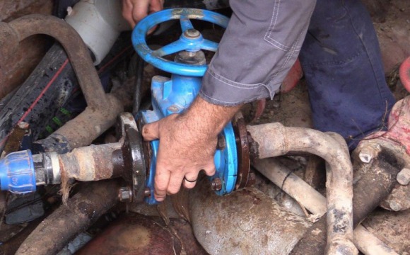 У красногорских предприятий-неплательщиков начали отключать горячую воду