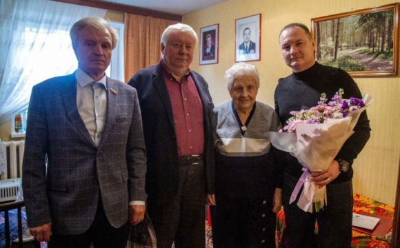 Алексей Спасский поздравил Почетного гражданина Красногорска