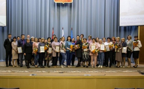 Красногорских медсестер и медбратьев поздравили с профессиональным праздником