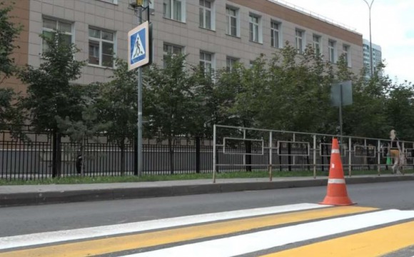 Разметку пешеходных переходов у соцобъектов обновят в Красногорске к началу учебного года
