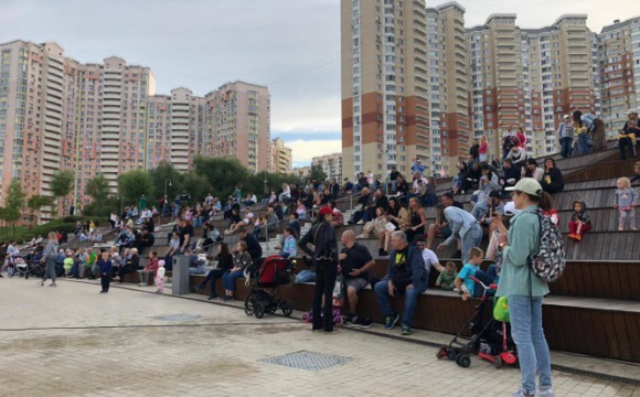 Свыше 500 зрителей посетили «Летний вечер у реки» в Красногорске 
