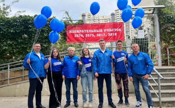 Молодогвардейцы Красногорска проголосовали на участке в Павшинской пойме